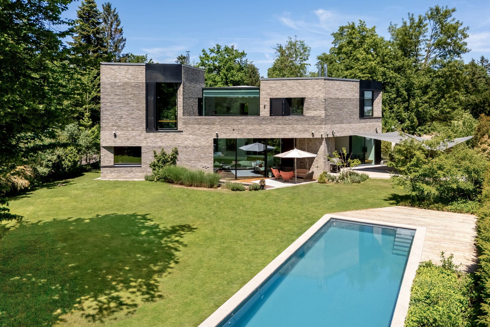 Award-winning architecture by Pool Leber Arch.