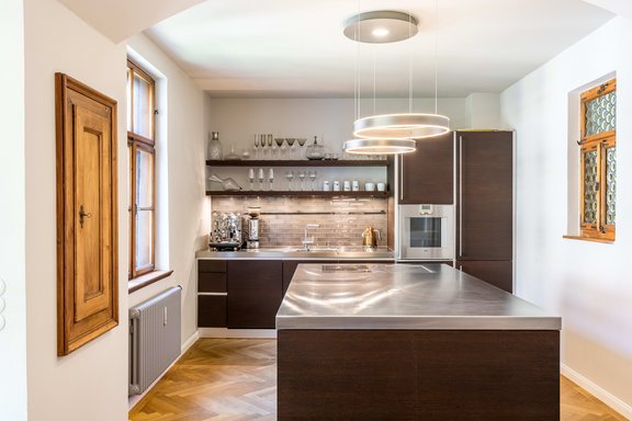 Zeitlose Schreiner-Einbauküche