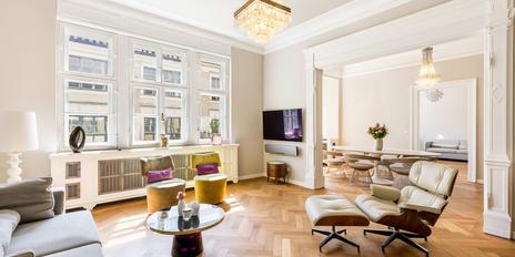 Atemberaubend modernisiertes 4-Zimmer-Altbaujuwel mit stylischem Flair und Balkon