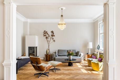 Atemberaubend modernisiertes 4-Zimmer-Altbaujuwel mit stylischem Flair und Balkon