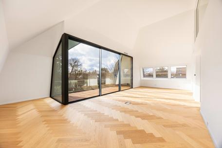 Stunning 5.5-room apartment measuring approx. 226 m² in a prime location in Nymphenburg, ready for immediate occupancy