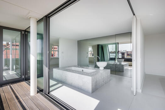 Freestanding design tub