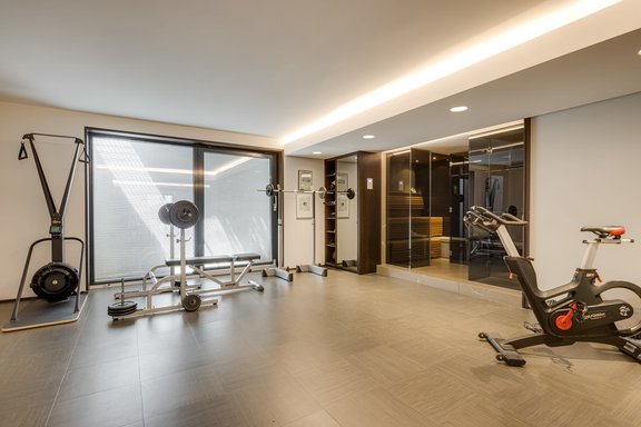 Fitnessbereich mit Sauna und Dampfdusche