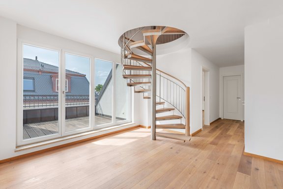 Helle Diele mit Südterrasse