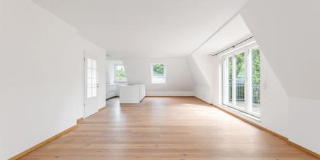 Attraktive Dachgeschosswohnung mit zwei Terrassen in ruhiger Lage