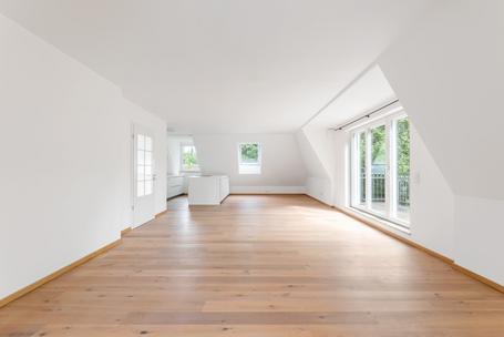 Attraktive Dachgeschosswohnung mit zwei Terrassen in ruhiger Lage