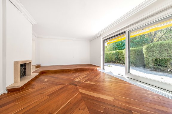 Bedroom with fireplace