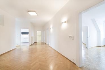 Attraktive 3-Zimmer-Wohnung mit bester Ausstattung in historischem Anwesen