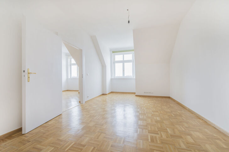Wohnzimmer mit angrenzendem Arbeitszimmer