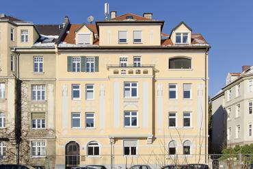 Attractive 3-room apartment with gallery and roof terrace in art nouveau house