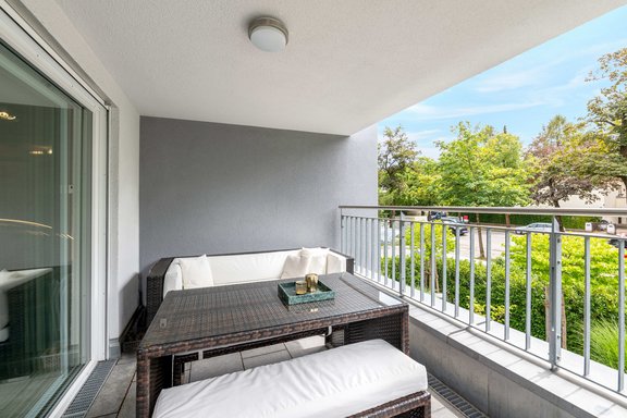 Südbalkon mit Loggia-Feeling