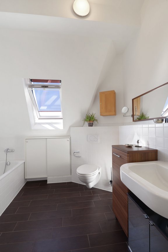 Bad mit Wanne und Dusche