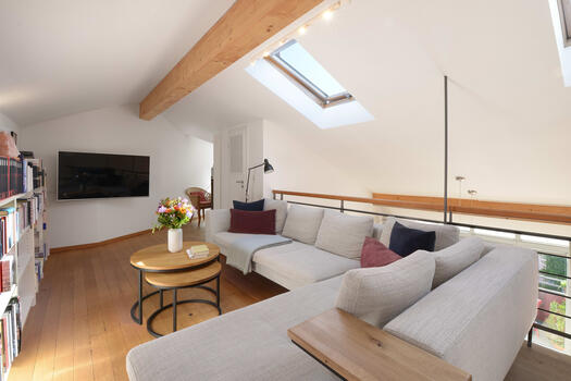 Gallery as lounge area