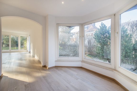 Lichter Erker als Essbereich