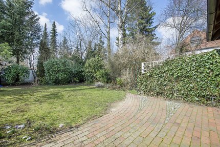 Herrlich eingewachsener Garten