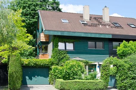 Attraktive Doppelhaushälfte mit offenem Kamin und idyllischem Südwestgarten