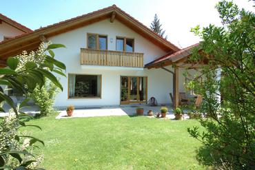 Attraktive Doppelhaushälfte mit schönem Südgarten in bester ruhiger Wohnlage