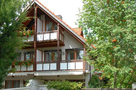 Attraktive Doppelhaushälfte mit sehr geschmackvoller Ausstattung und sonnigem Südgarten