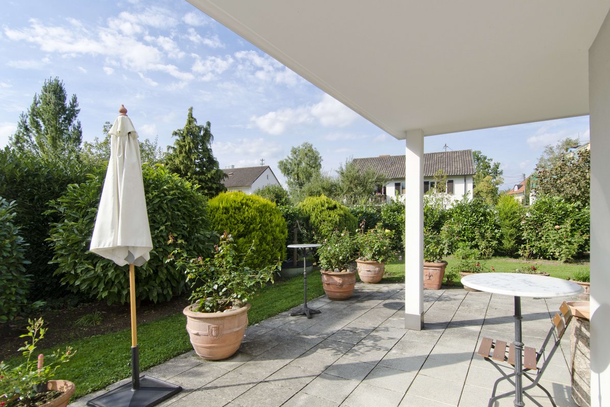 Covered terrace with west orientation