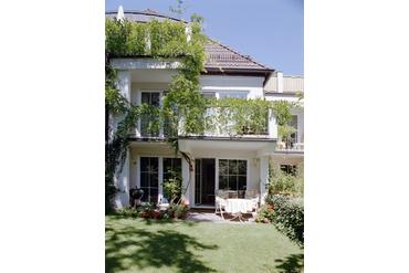 Attraktive Garten-Wohnung in Top-Villenlage