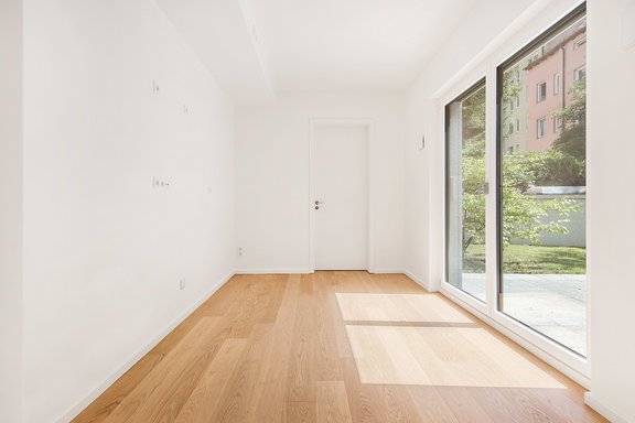 Küchenbereich mit angrenzendem Hauswirtschaftsraum