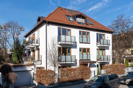 Attractive commercial space of approx. 162 m² in quiet top location