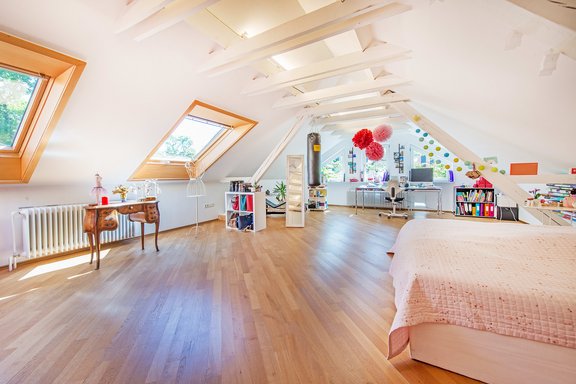 Lichterfülltes Dachstudio