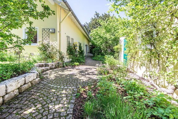 Bezaubernd angelegter Eingangsbereich