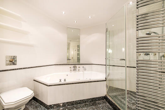 Exclusive master bath