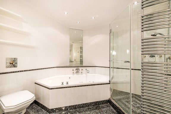 Exclusive master bath