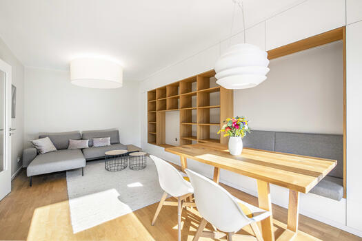 Inviting living/dining area