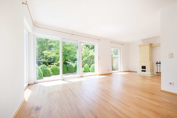 Wohnzimmer mit Kamin