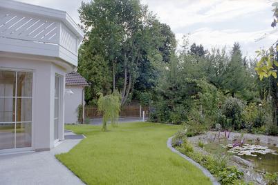 Attraktive, hochwertig ausgestattete Neubauvilla mit schönem Garten