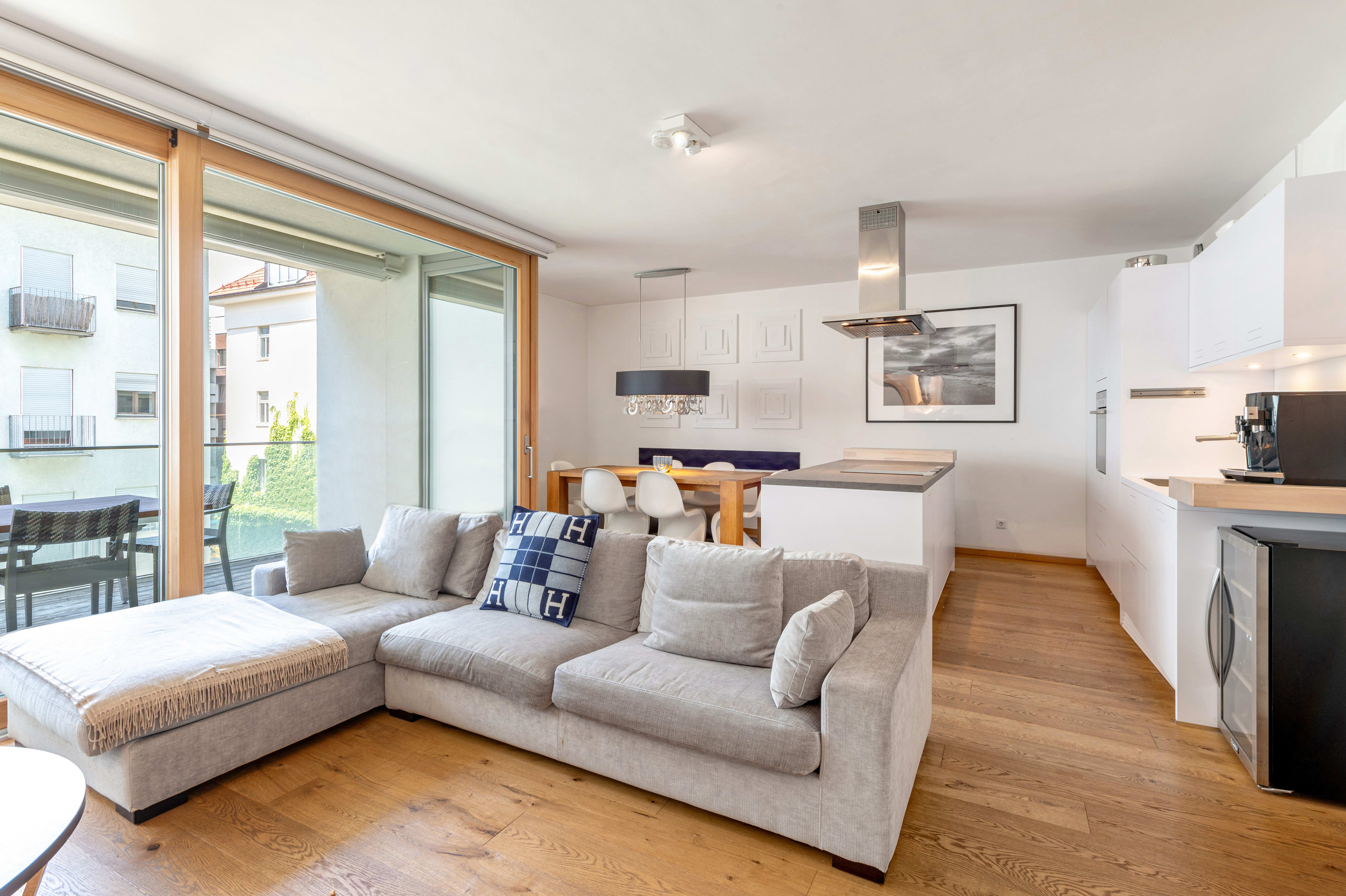 Attraktive, moderne 3ZimmerWohnung mit WestLoggia in ruhiger Hoflage