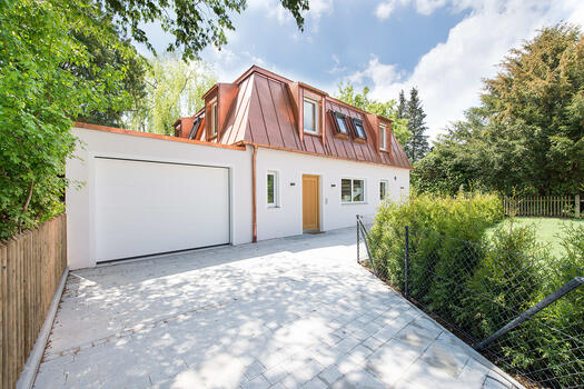 Entrance area with large garage