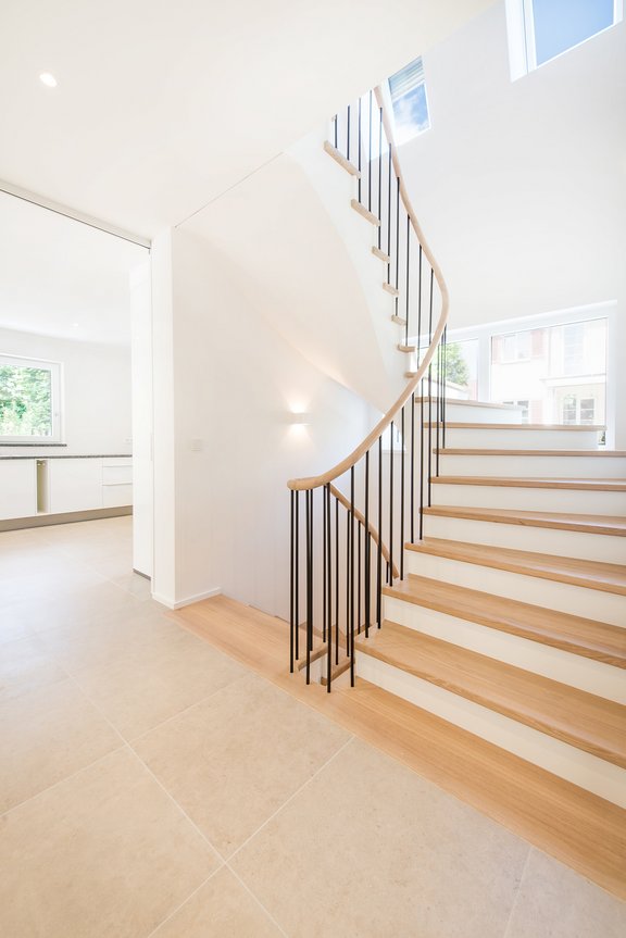 Treppenaufgang mit integrierten Spots