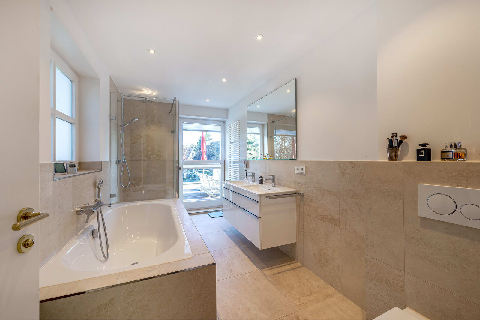 Modernes Badezimmer