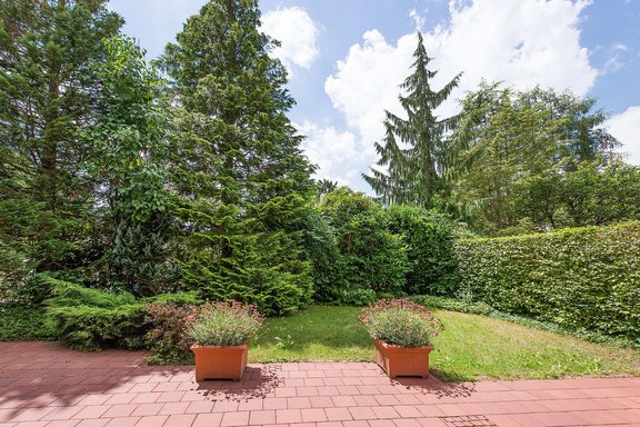 Herrlich eingewachsener Garten