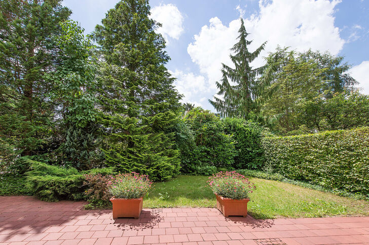 Herrlich eingewachsener Garten