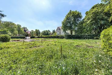 Attraktives Baugrundstück mit Baugenehmigung in Bestlage