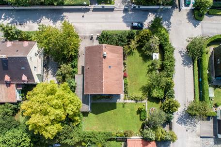 Attraktives Eck-Grundstück mit optimalem Baurecht in begehrter Lage