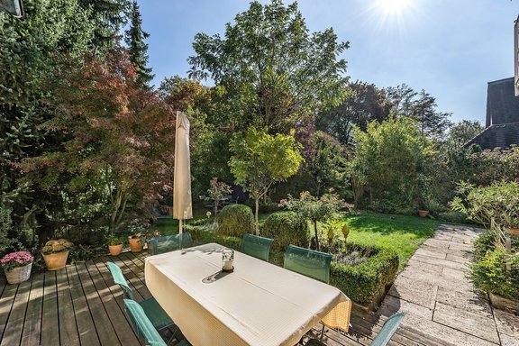 Herrlich eingewachsener Garten