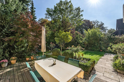 Wonderfully overgrown garden