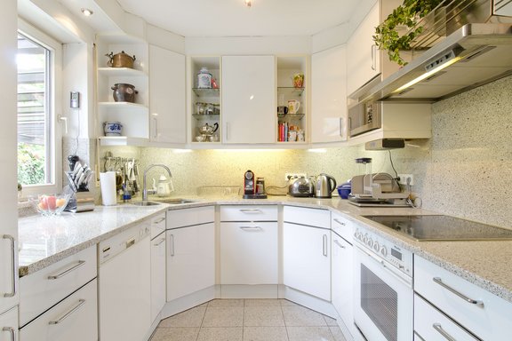 White fitted kitchen
