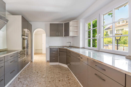 Timeless modern fitted kitchen