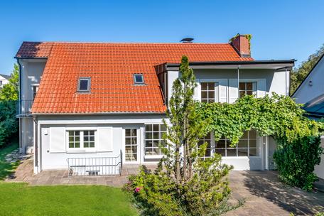 Attractive family domicile with feel-good ambience at the Pasing city park
