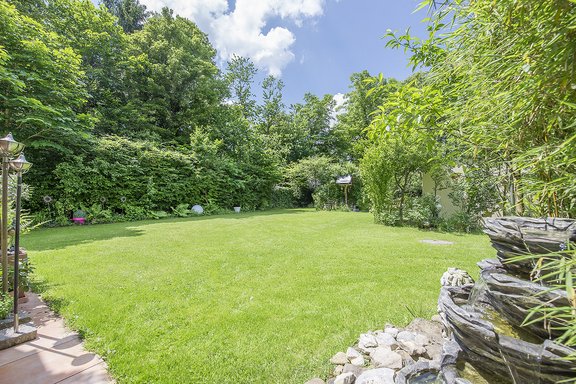 Weitläufiger Garten