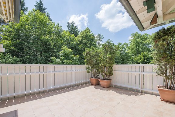 Zweite sonnige und attraktive Balkonterrasse