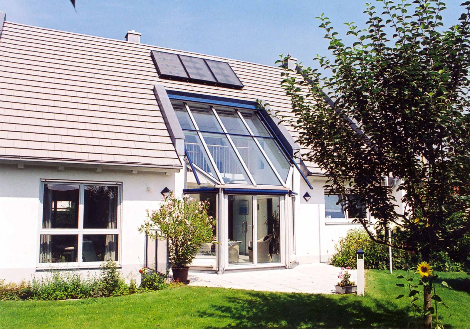 Gartenansicht mit Terrasse
