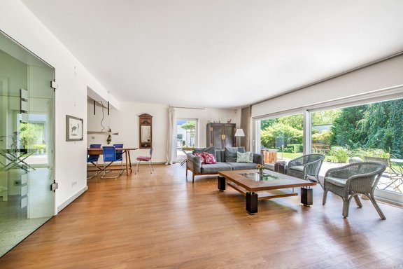 Light-flooded living and dining area